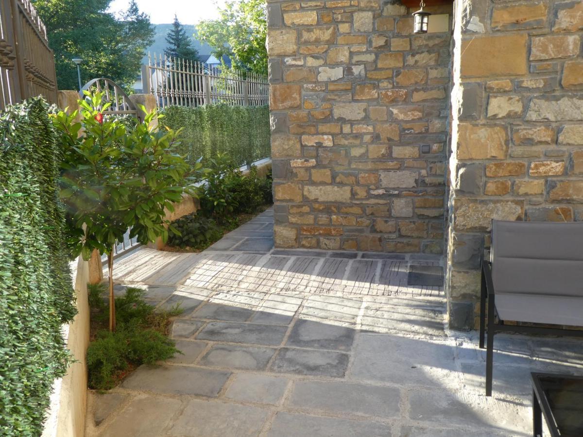 Casa Con Jardin Frente Ciudadela Villa Jaca Buitenkant foto
